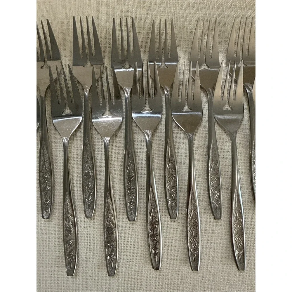 21 Customcraft CUS1 Stainless Textured Floral Rose SALAD FORKS Flatware 6‎ 1/8